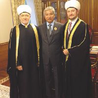 Слева направо по порядку: Равиль Гайнутдин, Аким Имангали Тасмагамбетов, Дамир Мухетдинов